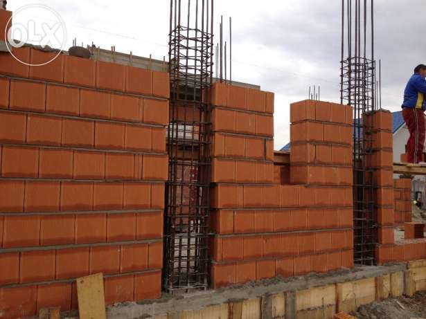 Case la rosu, materiale + manopera,