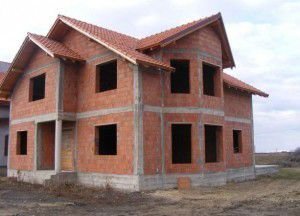 Case la rosu, materiale + manopera,