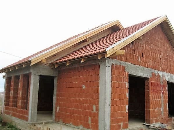 Case la rosu, materiale + manopera,