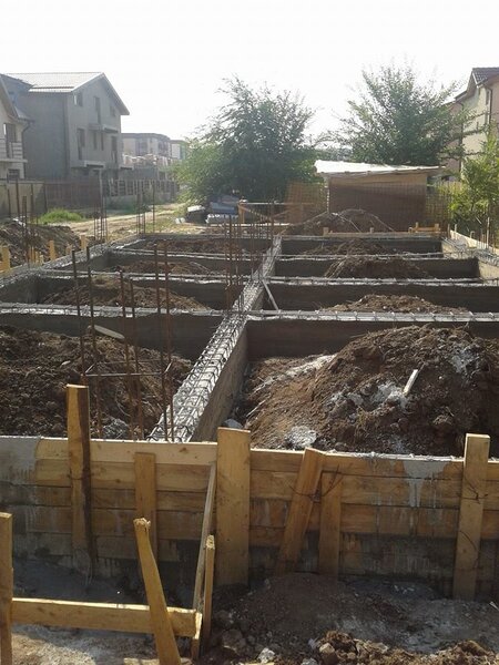 Case la rosu, materiale + manopera,