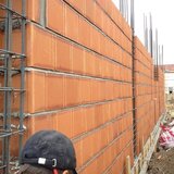 Case la rosu, materiale + manopera